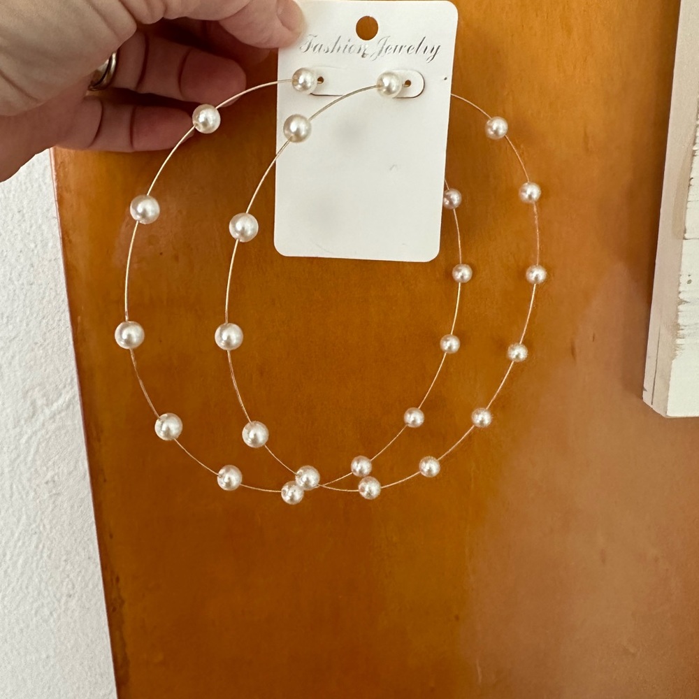 NWOT gold and Pearl hoop earrings